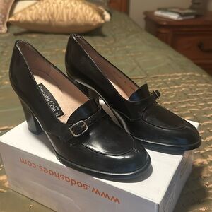 Vintage Kenneth Cole Black Heeled Loafers, NWOB, size 6, excellent condition